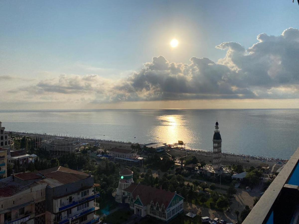 Sea View Apart-Hotel Orbi Twin Towers 1413 Batumi Bagian luar foto