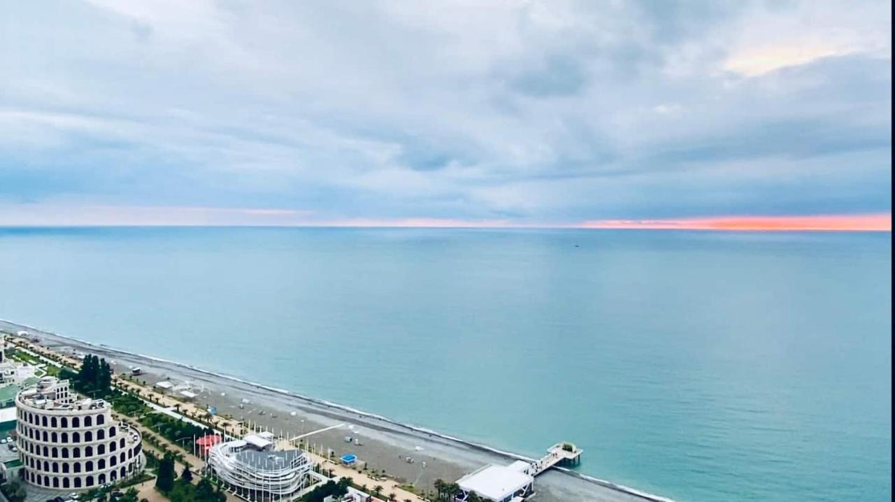 Sea View Apart-Hotel Orbi Twin Towers 1413 Batumi Bagian luar foto